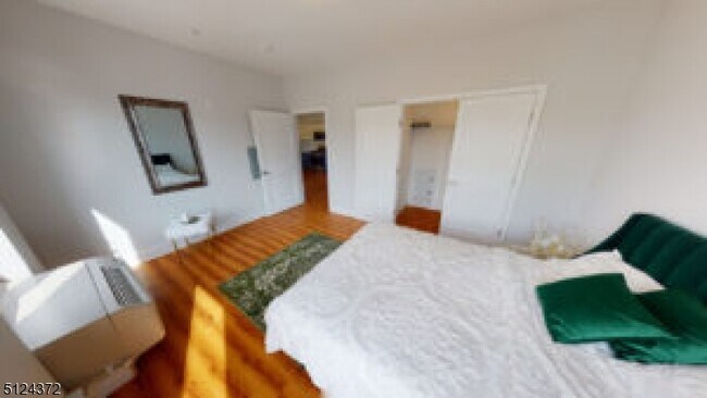 Building Photo - 1140 E St Georges Ave