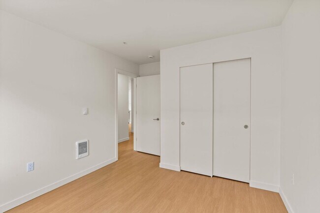 Building Photo - 2901 SE Salem Ave