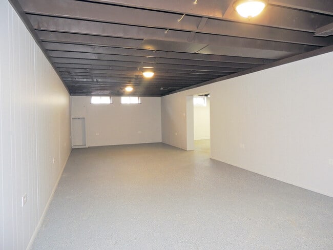 Building Photo - 3 Bed - 1 Full Bath Ranch for Rent