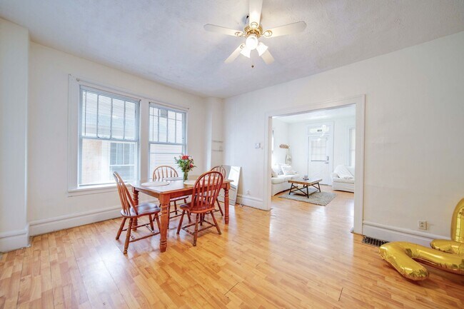 Building Photo - Ultimate 6-Bedroom House with Modern Kitchen, Baths & Private Parking!