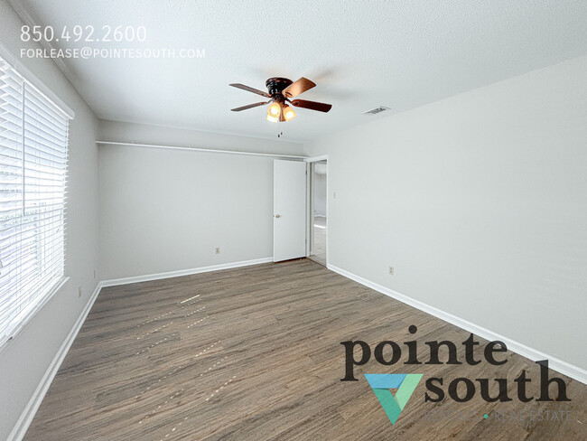 Building Photo - 107 Wild Oak Dr