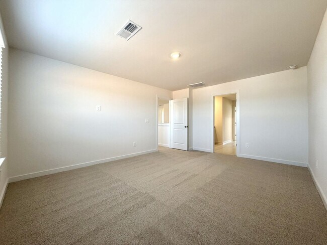 Building Photo - 2372 Meadowwood Dr