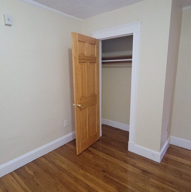 Building Photo - 742 River St