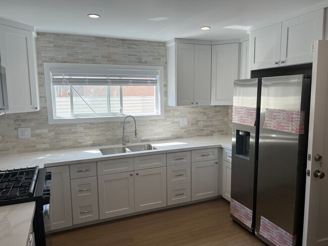 Building Photo - 2134 Wayside St