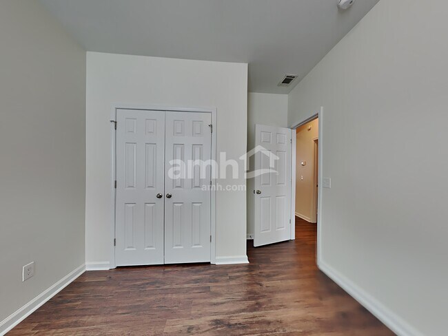 Building Photo - 391 Southwilde Way