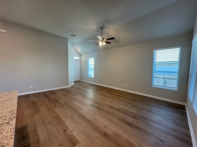 Building Photo - Stunning 4x3 Luxury Duplex in Buda, TX!