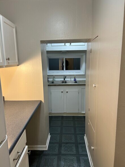 Building Photo - 405 1st St