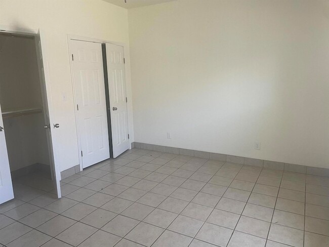 Building Photo - 317 Rosalinda Dr
