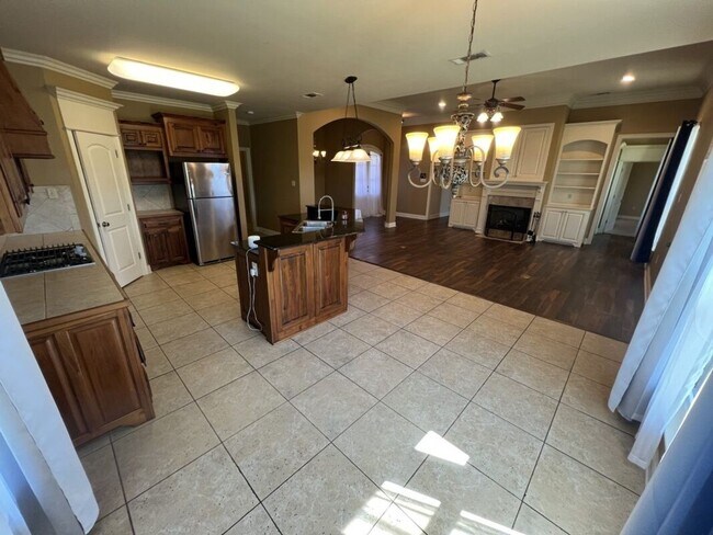 Building Photo - Must See!  Beautiful 4 bd, 3 ba home in co...