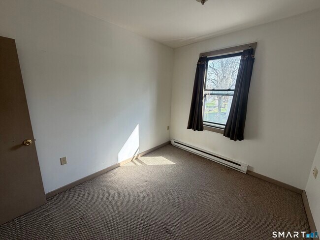 Building Photo - 277 N Main St