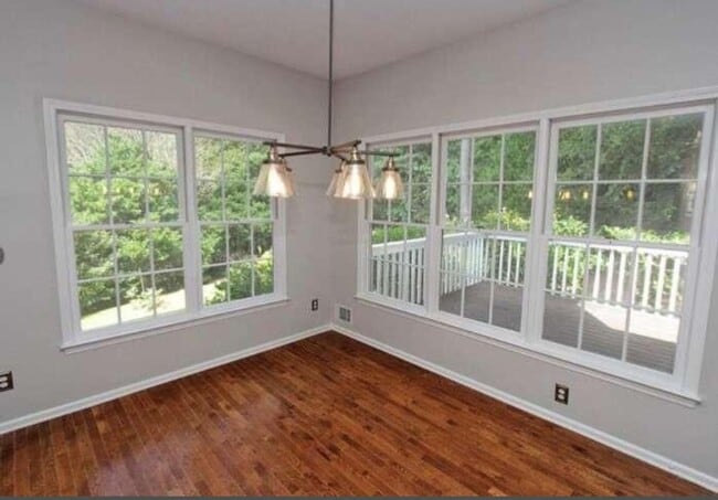 Building Photo - Spacious 4BR House in Dunwoody. Close to 2...