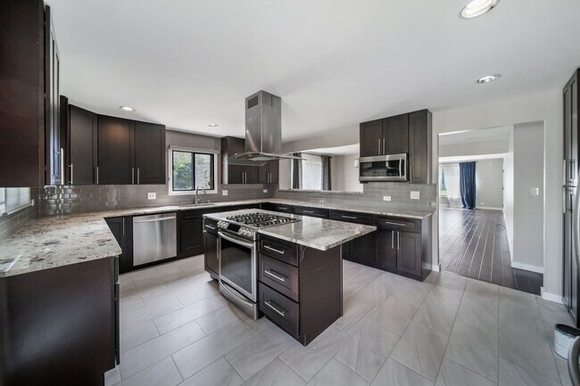 Building Photo - 309 Starling Ct