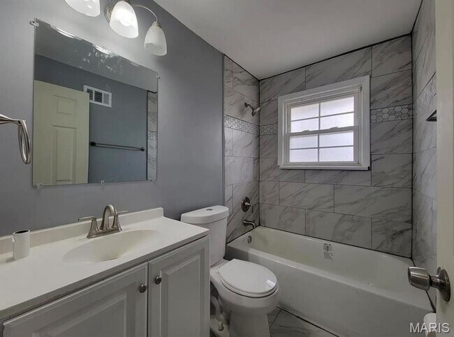 Building Photo - Ranch-style three-bedroom