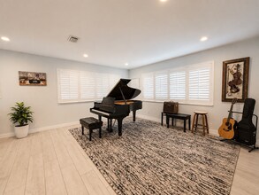 Building Photo - "Charming Furnished (Unfurnished Negotiable) 3-Bed Oasis with Hot tub in Palm Beach Gardens – 2,2...