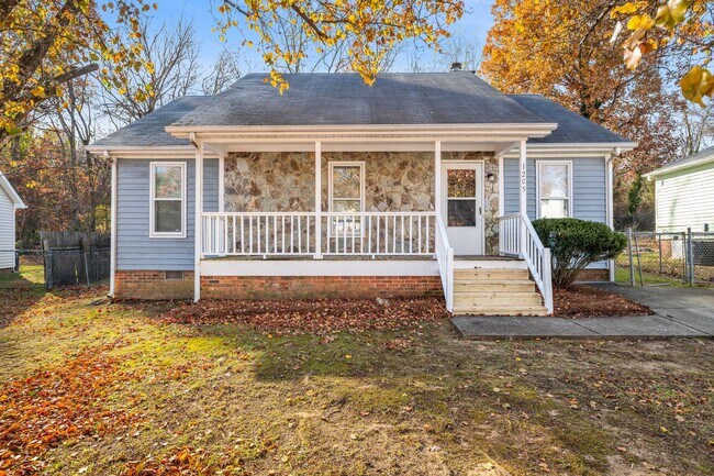 Building Photo - NE Home - Updated Kitchen and Bathrooms!  SS Appliances, Fire Place, Front Porch & Deck, Fenced Y...