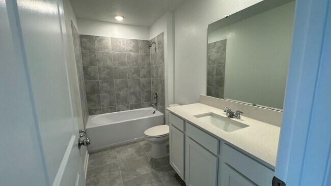 Building Photo - 3430 Howell Dr