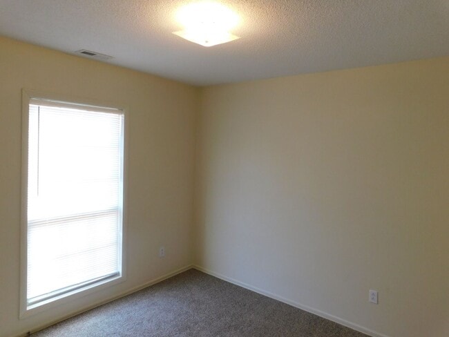 Building Photo - Home located in the heart of Havelock!