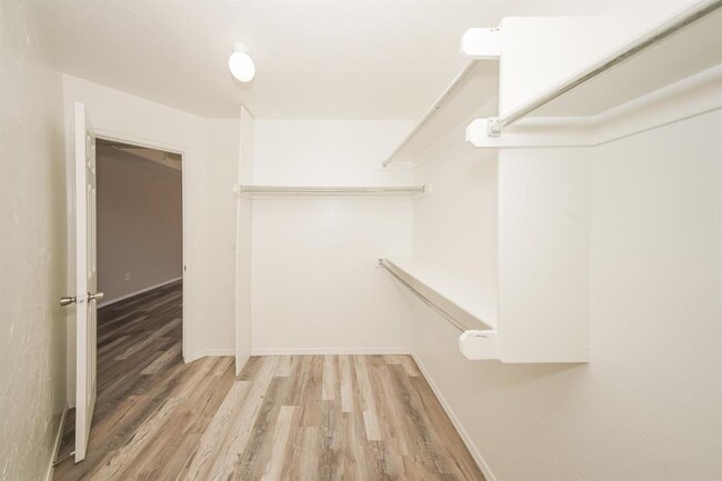 Building Photo - 11901 Blue Moon Ave