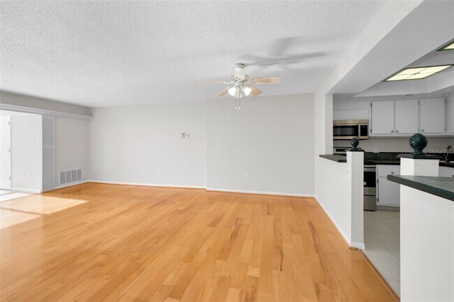 Building Photo - 800 S Gulfview Blvd