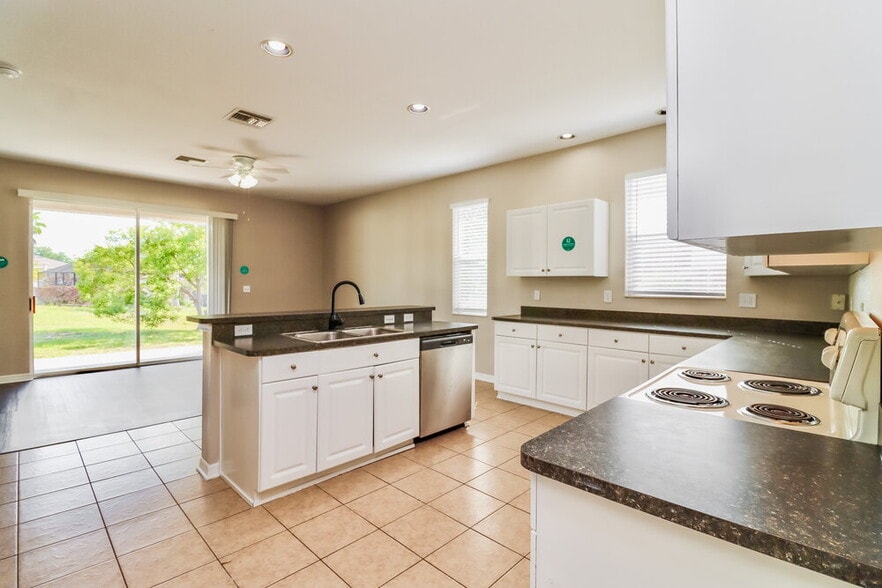 Building Photo - 14219 Holly Hammock Ln