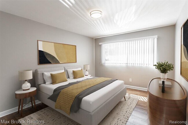 Building Photo - 1909 Gardenia Ave