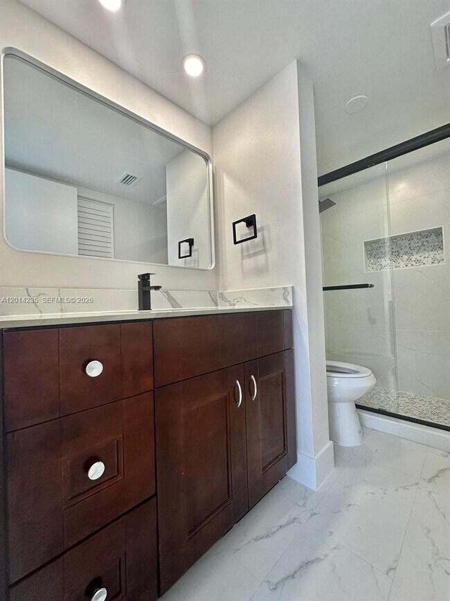 Building Photo - 21911 Lake Forest Cir