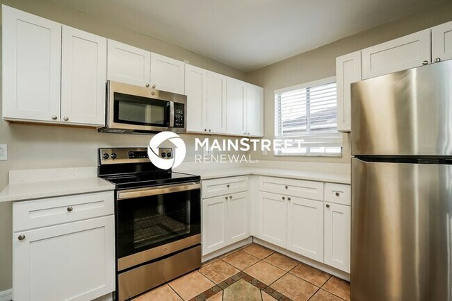 Building Photo - 3 Bedroom Pet-Friendly Home in Cape Coral, FL with Main Street Renewal