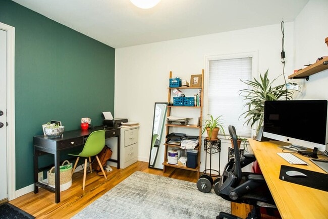 Building Photo - $3,000 - 4 bed / 2 bath Centrally Located Single Family Home in Missoula