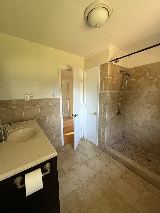 Building Photo - 2020 Denham Dr SE
