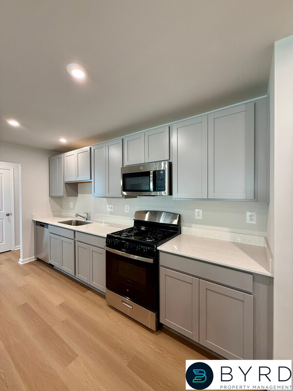 Building Photo - 421 Rivanna Hl Rd