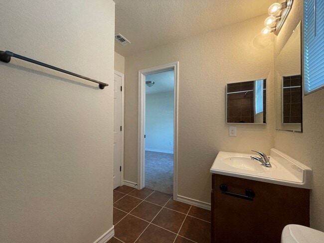 Building Photo - END UNIT Town home for rent