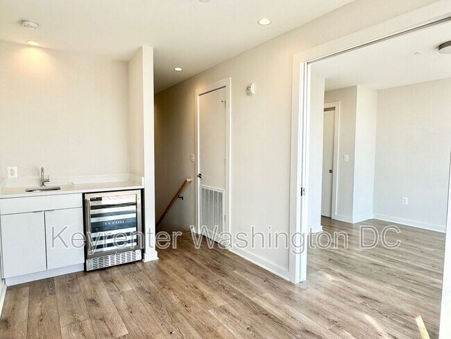 Building Photo - 1460 Belmont St NW