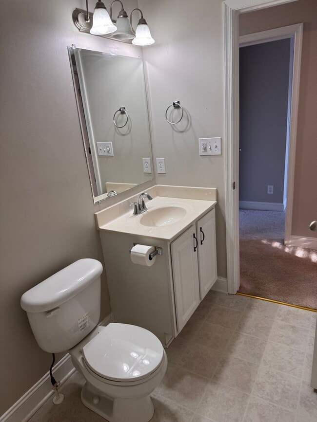 Building Photo - 3 Bedroom || 2 Bathroom Main Level Apartme...