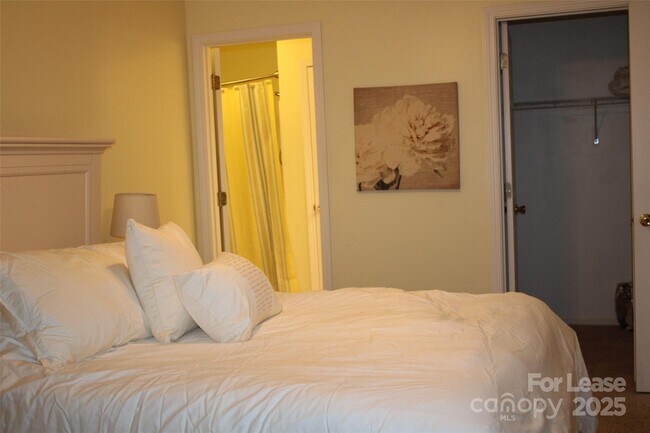 Building Photo - 763 Southwest Dr