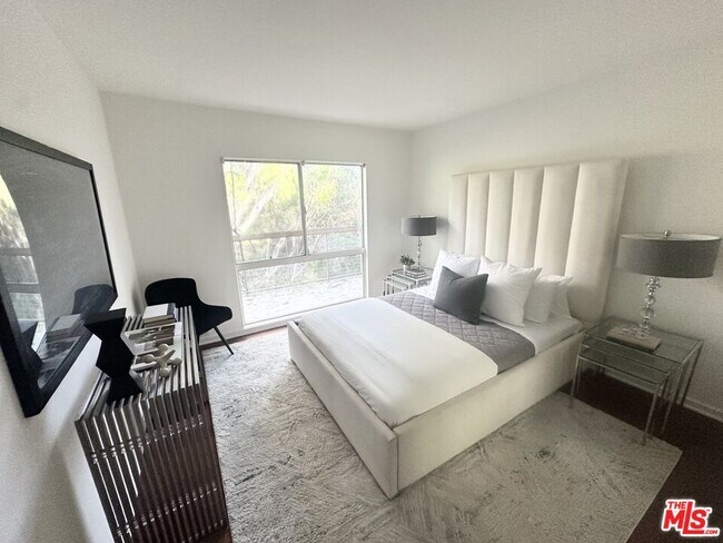 Building Photo - 330 S Barrington Ave