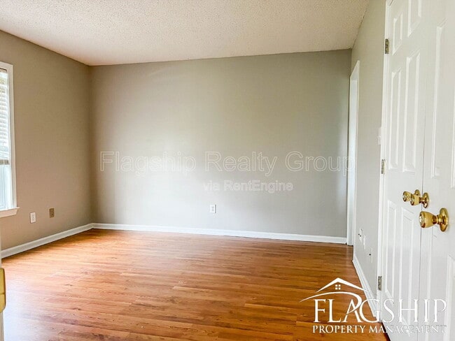 Building Photo - 3638 Highland Dr