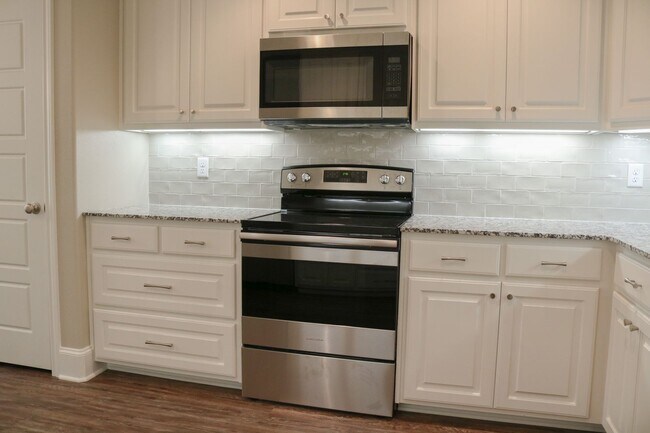 Building Photo - 5421 Meadow Ridge Dr