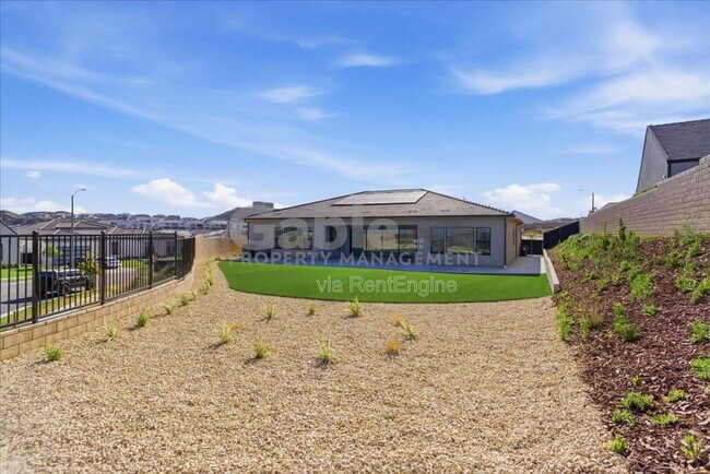 Building Photo - 30000 N Camino los Robles