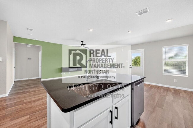 Building Photo - 2501 Real Quiet Dr