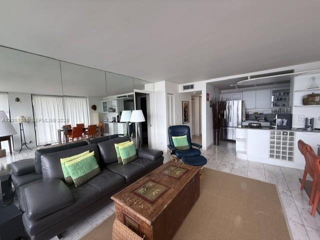 Building Photo - 1440 Brickell Bay Dr