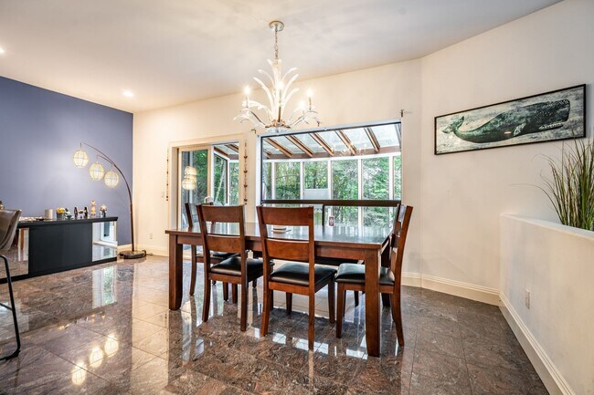 Building Photo - Beautiful 4 Beds and 2.5 Baths house with ...