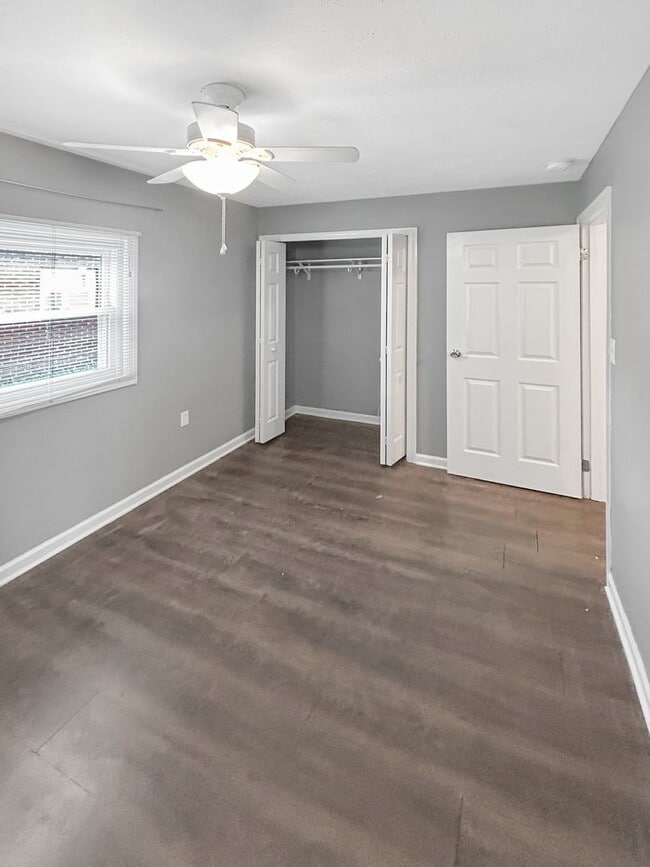Building Photo - Welcome to this charming 2-bedroom, 1-bath...