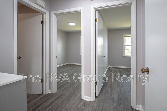 Building Photo - 3805 Woodlawn St