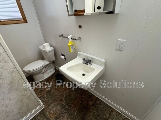 Building Photo - 611 N 29th St