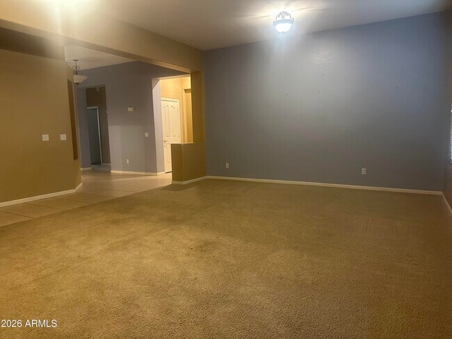 Building Photo - 7220 W Cottontail Ln