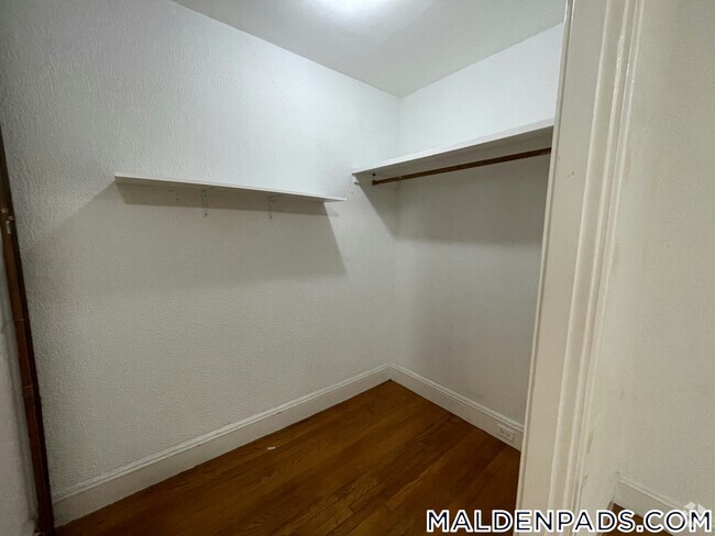 Building Photo - 170 Maple St