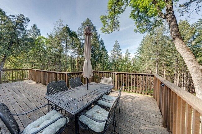 Building Photo - Updated Georgetown Home on 5 Acres with Huge Deck!