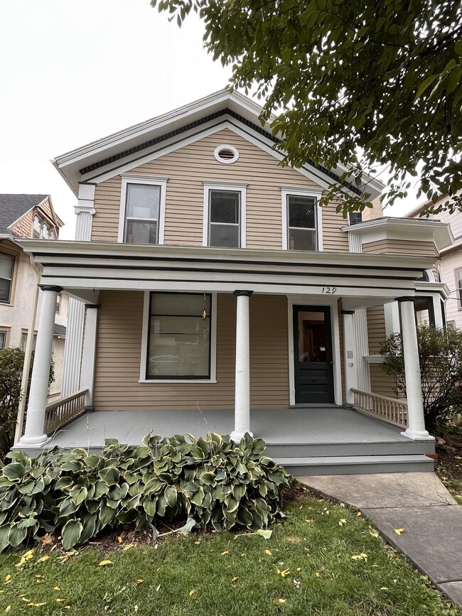 Building Photo - 129 E Gorham St