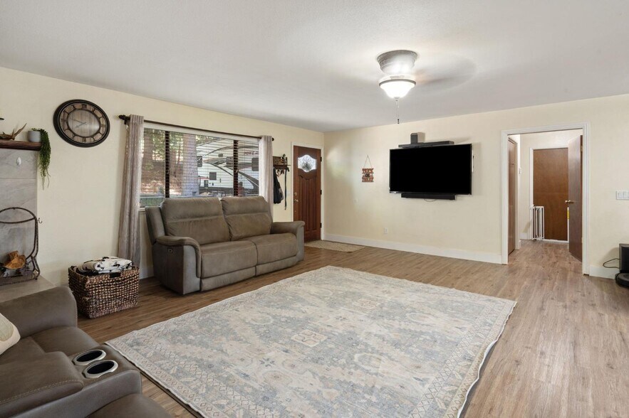 Building Photo - 2752 Douglas Fir Dr