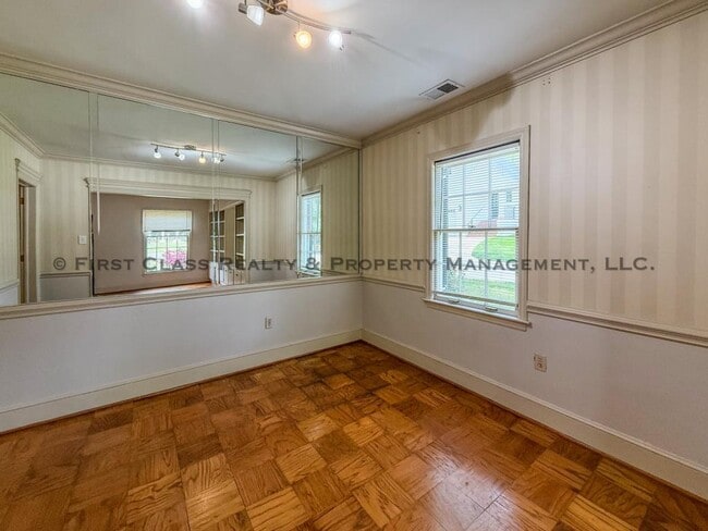 Building Photo - 500 Ashworth Rd